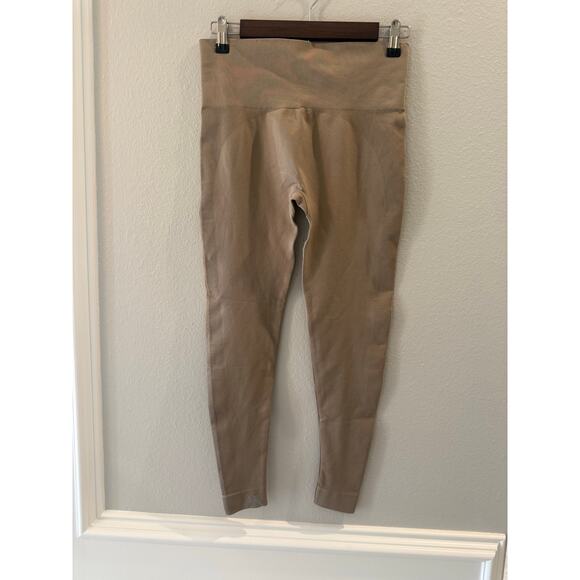 Set Active Beige/Tan Sculptflex Leggings Sz Medium Seamless Ribbed Sides - Picture 2 of 6